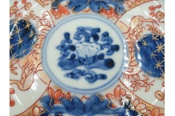 古伊万里　染付唐子絵皿(8.2寸)　染付十角皿(6.6寸)　金彩染錦皿(3.9寸)　サイズ違いの皿3枚セット　(R-085319)