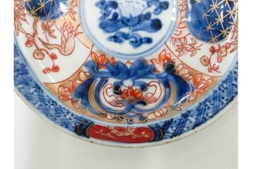 古伊万里　染付唐子絵皿(8.2寸)　染付十角皿(6.6寸)　金彩染錦皿(3.9寸)　サイズ違いの皿3枚セット　(R-085319)