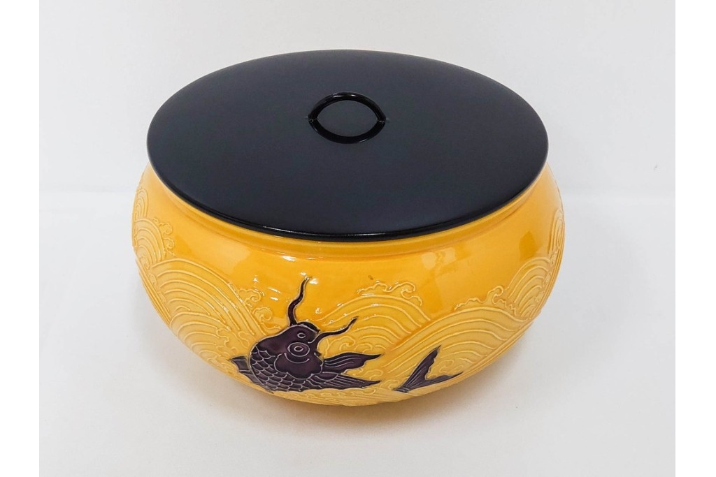 平安大示(手塚大示)　京焼　黄交趾荒磯の意匠が印象的な水指　共箱付き　(R-085320)