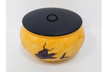 平安大示(手塚大示)　京焼　黄交趾荒磯の意匠が印象的な水指　共箱付き　(R-085320)