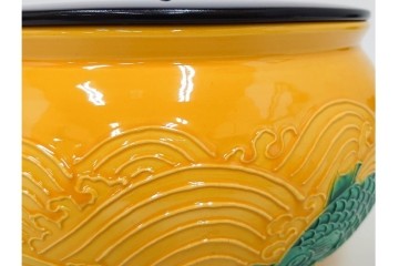 平安大示(手塚大示)　京焼　黄交趾荒磯の意匠が印象的な水指　共箱付き　(R-085320)