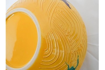 平安大示(手塚大示)　京焼　黄交趾荒磯の意匠が印象的な水指　共箱付き　(R-085320)