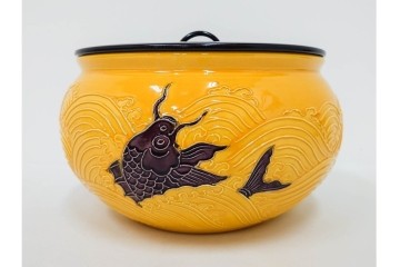 平安大示(手塚大示)　京焼　黄交趾荒磯の意匠が印象的な水指　共箱付き　(R-085320)