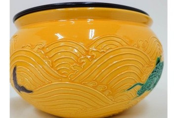 平安大示(手塚大示)　京焼　黄交趾荒磯の意匠が印象的な水指　共箱付き　(R-085320)