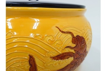 平安大示(手塚大示)　京焼　黄交趾荒磯の意匠が印象的な水指　共箱付き　(R-085320)