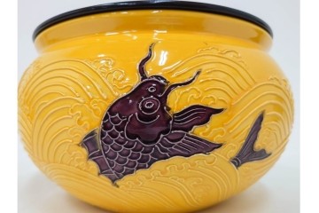 平安大示(手塚大示)　京焼　黄交趾荒磯の意匠が印象的な水指　共箱付き　(R-085320)