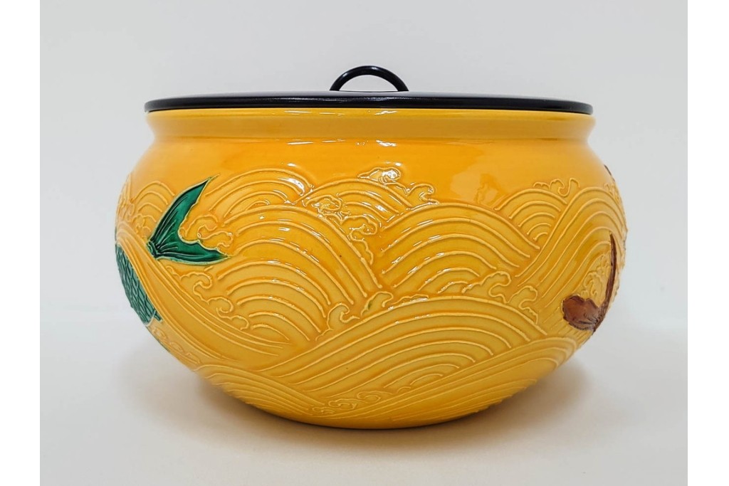 平安大示(手塚大示)　京焼　黄交趾荒磯の意匠が印象的な水指　共箱付き　(R-085320)