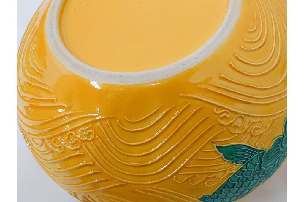 平安大示(手塚大示)　京焼　黄交趾荒磯の意匠が印象的な水指　共箱付き　(R-085320)