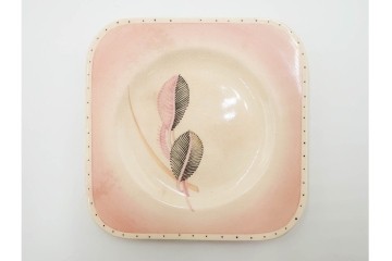 イギリスヴィンテージ　Susie Cooper(スージークーパー)　ツーリーフ　カップ&ソーサー・トリオ・プレート・トレイ　淡いピンクが可愛らしい洋食器セット　　(R-085322)