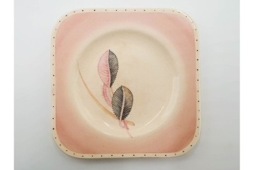 イギリスヴィンテージ　Susie Cooper(スージークーパー)　ツーリーフ　カップ&ソーサー・トリオ・プレート・トレイ　淡いピンクが可愛らしい洋食器セット　　(R-085322)