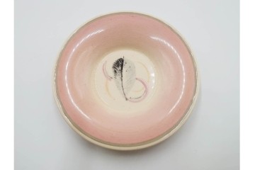 イギリスヴィンテージ　Susie Cooper(スージークーパー)　ツーリーフ　カップ&ソーサー・トリオ・プレート・トレイ　淡いピンクが可愛らしい洋食器セット　　(R-085322)