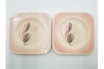 イギリスヴィンテージ　Susie Cooper(スージークーパー)　ツーリーフ　カップ&ソーサー・トリオ・プレート・トレイ　淡いピンクが可愛らしい洋食器セット　　(R-085322)