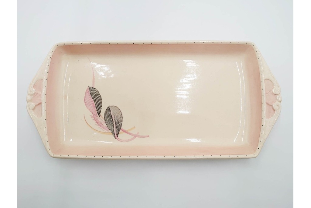 イギリスヴィンテージ　Susie Cooper(スージークーパー)　ツーリーフ　カップ&ソーサー・トリオ・プレート・トレイ　淡いピンクが可愛らしい洋食器セット　　(R-085322)