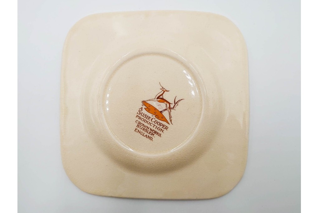 イギリスヴィンテージ　Susie Cooper(スージークーパー)　ツーリーフ　カップ&ソーサー・トリオ・プレート・トレイ　淡いピンクが可愛らしい洋食器セット　　(R-085322)