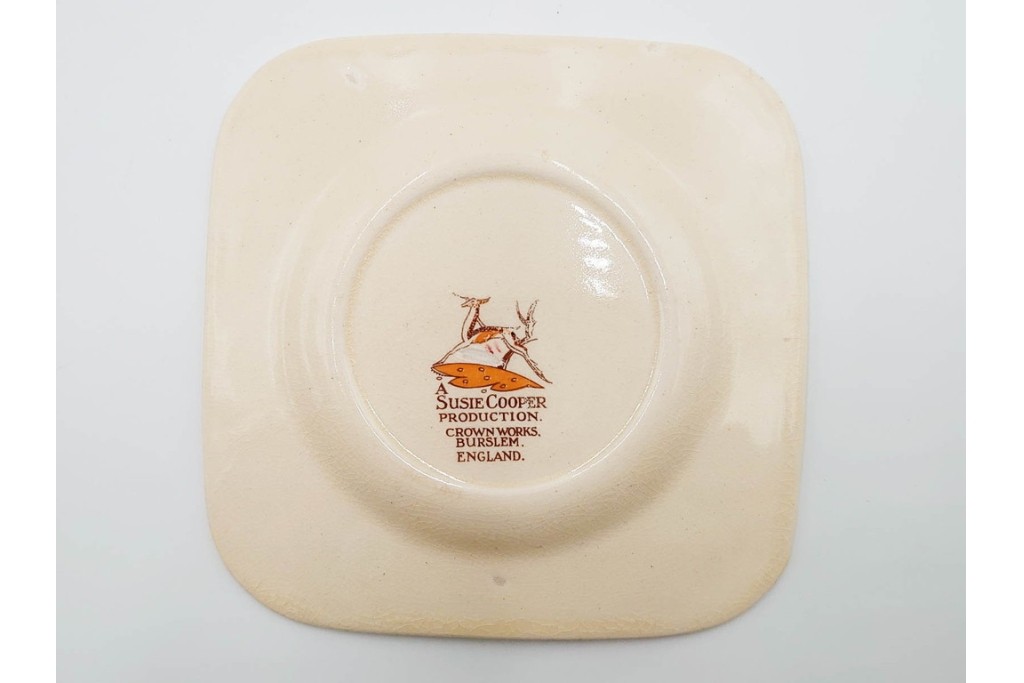 イギリスヴィンテージ　Susie Cooper(スージークーパー)　ツーリーフ　カップ&ソーサー・トリオ・プレート・トレイ　淡いピンクが可愛らしい洋食器セット　　(R-085322)