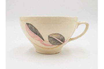 イギリスヴィンテージ　Susie Cooper(スージークーパー)　ツーリーフ　カップ&ソーサー・トリオ・プレート・トレイ　淡いピンクが可愛らしい洋食器セット　　(R-085322)