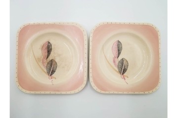 イギリスヴィンテージ　Susie Cooper(スージークーパー)　ツーリーフ　カップ&ソーサー・トリオ・プレート・トレイ　淡いピンクが可愛らしい洋食器セット　　(R-085322)