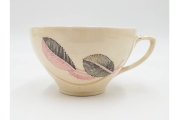 イギリスヴィンテージ　Susie Cooper(スージークーパー)　ツーリーフ　カップ&ソーサー・トリオ・プレート・トレイ　淡いピンクが可愛らしい洋食器セット　　(R-085322)