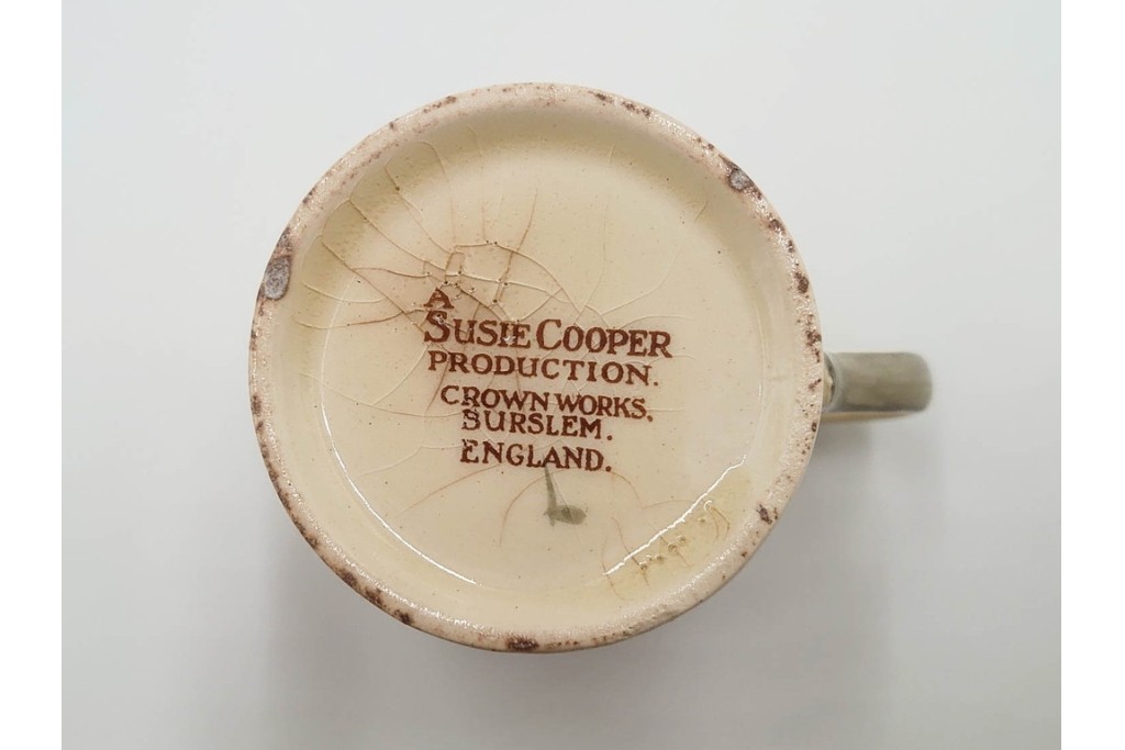 イギリスヴィンテージ　Susie Cooper(スージークーパー)　ツーリーフ　カップ&ソーサー・トリオ・プレート・トレイ　淡いピンクが可愛らしい洋食器セット　　(R-085322)