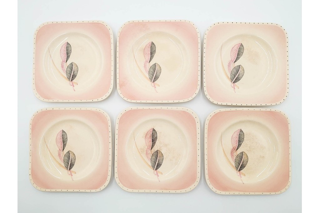 イギリスヴィンテージ　Susie Cooper(スージークーパー)　ツーリーフ　カップ&ソーサー・トリオ・プレート・トレイ　淡いピンクが可愛らしい洋食器セット　　(R-085322)