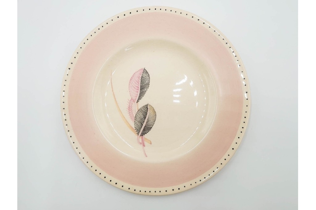 イギリスヴィンテージ　Susie Cooper(スージークーパー)　ツーリーフ　カップ&ソーサー・トリオ・プレート・トレイ　淡いピンクが可愛らしい洋食器セット　　(R-085322)