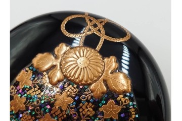 加賀蒔絵　漆芸　内梨地　螺鈿が華やかに輝く薬玉之図の棗　共箱付き　(R-085326)