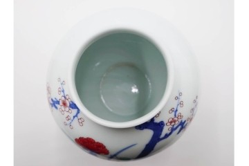 十二代 今泉今右衛門作　色絵　錦梅牡丹図  　高さ約19cm　華やかな絵付けが美しい花瓶　共箱付き　(R-085328)