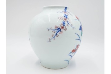 十二代 今泉今右衛門作　色絵　錦梅牡丹図  　高さ約19cm　華やかな絵付けが美しい花瓶　共箱付き　(R-085328)