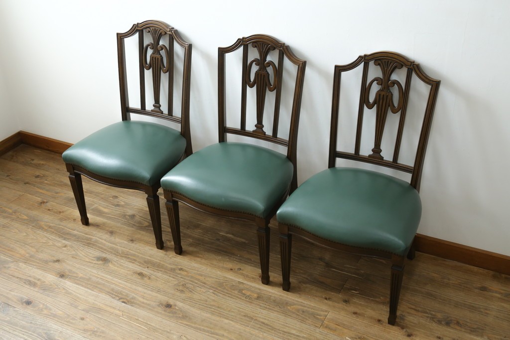 中古　美品　カリモク家具　domani(ドマーニ)　QUEENS LIFE(クイーンズライフ)　本革　上品なクラシカル装飾が映えるダイニングチェア3脚セット　現行定価(3脚合計)約66万円　(R-085331)