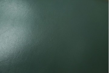 中古　美品　カリモク家具　domani(ドマーニ)　QUEENS LIFE(クイーンズライフ)　本革　上品なクラシカル装飾が映えるダイニングチェア3脚セット　現行定価(3脚合計)約66万円　(R-085331)