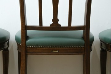 中古　美品　カリモク家具　domani(ドマーニ)　QUEENS LIFE(クイーンズライフ)　本革　上品なクラシカル装飾が映えるダイニングチェア3脚セット　現行定価(3脚合計)約66万円　(R-085331)