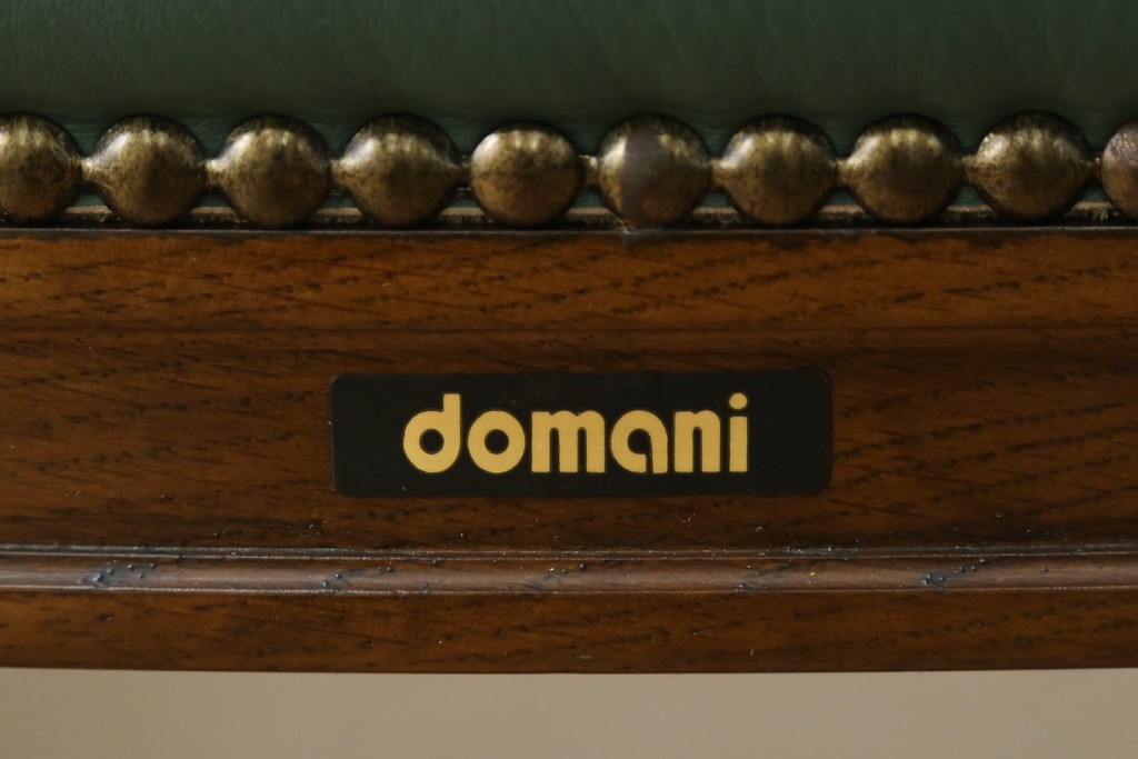 中古　美品　カリモク家具　domani(ドマーニ)　QUEENS LIFE(クイーンズライフ)　本革　上品なクラシカル装飾が映えるダイニングチェア3脚セット　現行定価(3脚合計)約66万円　(R-085331)
