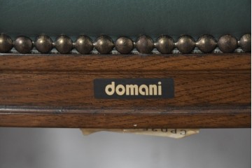 中古　美品　カリモク家具　domani(ドマーニ)　QUEENS LIFE(クイーンズライフ)　本革　上品なクラシカル装飾が映えるダイニングチェア3脚　セット現行定価約66万円相当　(R-085331)