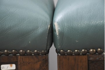 中古　美品　カリモク家具　domani(ドマーニ)　QUEENS LIFE(クイーンズライフ)　本革　上品なクラシカル装飾が映えるダイニングチェア3脚　セット現行定価約66万円相当　(R-085331)