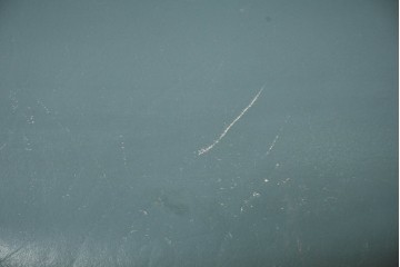 中古　美品　カリモク家具　domani(ドマーニ)　QUEENS LIFE(クイーンズライフ)　本革　上品なクラシカル装飾が映えるダイニングチェア3脚　セット現行定価約66万円相当　(R-085331)