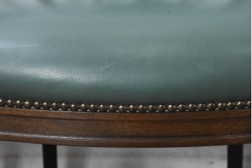 中古　美品　カリモク家具　domani(ドマーニ)　QUEENS LIFE(クイーンズライフ)　本革　上品なクラシカル装飾が映えるダイニングチェア3脚　セット現行定価約66万円相当　(R-085331)