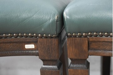 中古　美品　カリモク家具　domani(ドマーニ)　QUEENS LIFE(クイーンズライフ)　本革　上品なクラシカル装飾が映えるダイニングチェア3脚　セット現行定価約66万円相当　(R-085331)