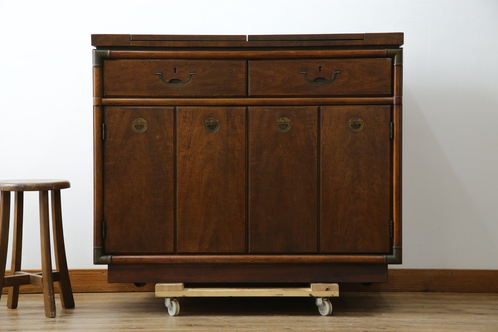 アメリカヴィンテージ　希少デザイン　DREXEL HERITAGE(ドレクセルヘリテイジ)　Accolade(アコレード)コレクション　天板拡張式　頑丈で質の高い作りのキャビネット　(R-085332)