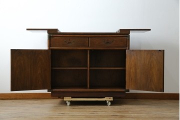 アメリカヴィンテージ　希少デザイン　DREXEL HERITAGE(ドレクセルヘリテイジ)　Accolade(アコレード)コレクション　天板拡張式　頑丈で質の高い作りのキャビネット　(R-085332)