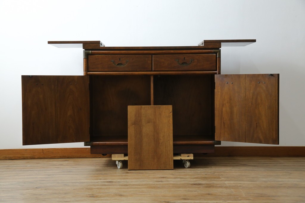 アメリカヴィンテージ　希少デザイン　DREXEL HERITAGE(ドレクセルヘリテイジ)　Accolade(アコレード)コレクション　天板拡張式　頑丈で質の高い作りのキャビネット　(R-085332)