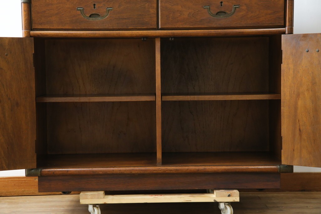 アメリカヴィンテージ　希少デザイン　DREXEL HERITAGE(ドレクセルヘリテイジ)　Accolade(アコレード)コレクション　天板拡張式　頑丈で質の高い作りのキャビネット　(R-085332)