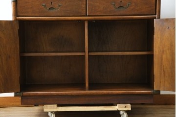 アメリカヴィンテージ　希少デザイン　DREXEL HERITAGE(ドレクセルヘリテイジ)　Accolade(アコレード)コレクション　天板拡張式　頑丈で質の高い作りのキャビネット　(R-085332)