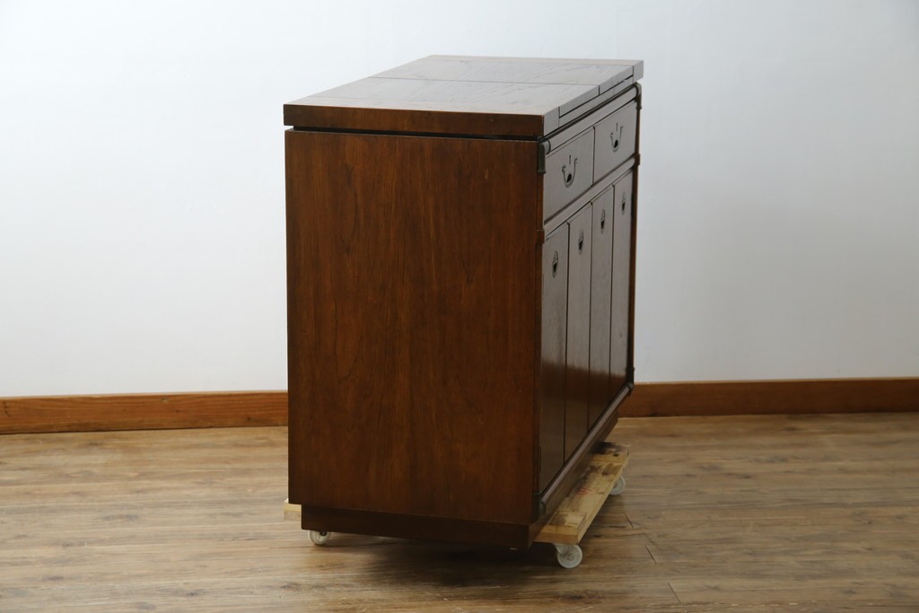 アメリカヴィンテージ　希少デザイン　DREXEL HERITAGE(ドレクセルヘリテイジ)　Accolade(アコレード)コレクション　天板拡張式　頑丈で質の高い作りのキャビネット　(R-085332)