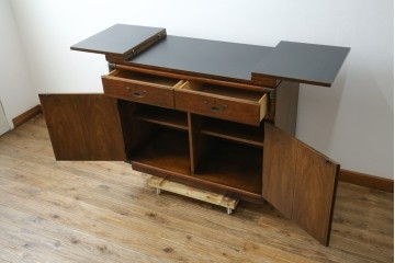 アメリカヴィンテージ　希少デザイン　DREXEL HERITAGE(ドレクセルヘリテイジ)　Accolade(アコレード)コレクション　天板拡張式　頑丈で質の高い作りのキャビネット　(R-085332)