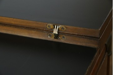 アメリカヴィンテージ　希少デザイン　DREXEL HERITAGE(ドレクセルヘリテイジ)　Accolade(アコレード)コレクション　天板拡張式　頑丈で質の高い作りのキャビネット　(R-085332)