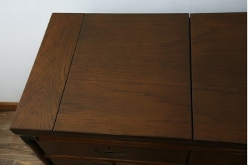 アメリカヴィンテージ　希少デザイン　DREXEL HERITAGE(ドレクセルヘリテイジ)　Accolade(アコレード)コレクション　天板拡張式　頑丈で質の高い作りのキャビネット　(R-085332)