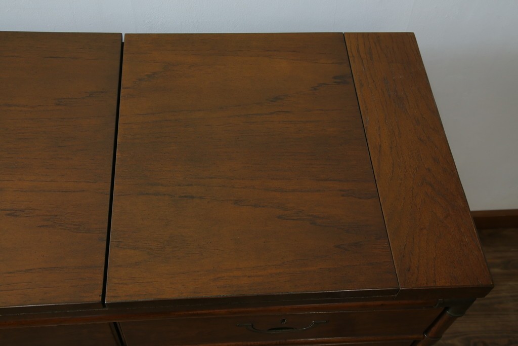 アメリカヴィンテージ　希少デザイン　DREXEL HERITAGE(ドレクセルヘリテイジ)　Accolade(アコレード)コレクション　天板拡張式　頑丈で質の高い作りのキャビネット　(R-085332)