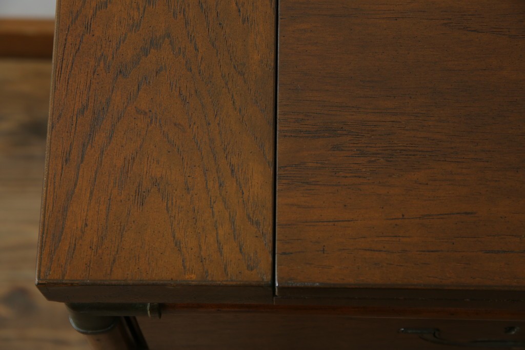 アメリカヴィンテージ　希少デザイン　DREXEL HERITAGE(ドレクセルヘリテイジ)　Accolade(アコレード)コレクション　天板拡張式　頑丈で質の高い作りのキャビネット　(R-085332)