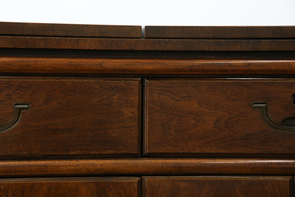 アメリカヴィンテージ　希少デザイン　DREXEL HERITAGE(ドレクセルヘリテイジ)　Accolade(アコレード)コレクション　天板拡張式　頑丈で質の高い作りのキャビネット　(R-085332)