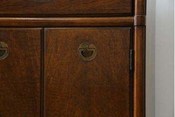 アメリカヴィンテージ　希少デザイン　DREXEL HERITAGE(ドレクセルヘリテイジ)　Accolade(アコレード)コレクション　天板拡張式　頑丈で質の高い作りのキャビネット　(R-085332)